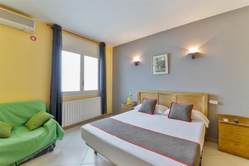 Oyo Hotel Can Peixan Alcarraz Экстерьер фото
